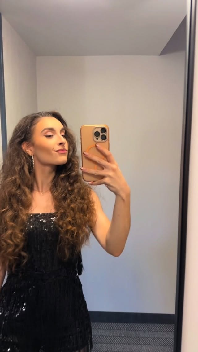 Curly hair care with the Cortex Beauty detangler brush